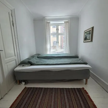 Spacious Cph With Renovated Bath Appartement *